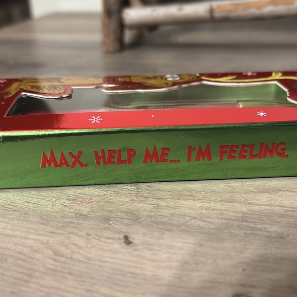 NEW REVOLUTION X The Grinch LITTLE MAX Lip Kit - Picture 7 of 7